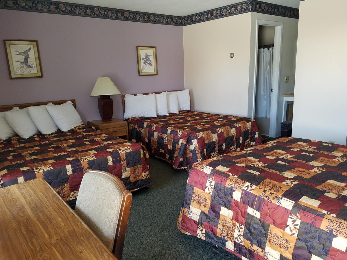 Clark'S Beach Motel Олд-Фордж Экстерьер фото