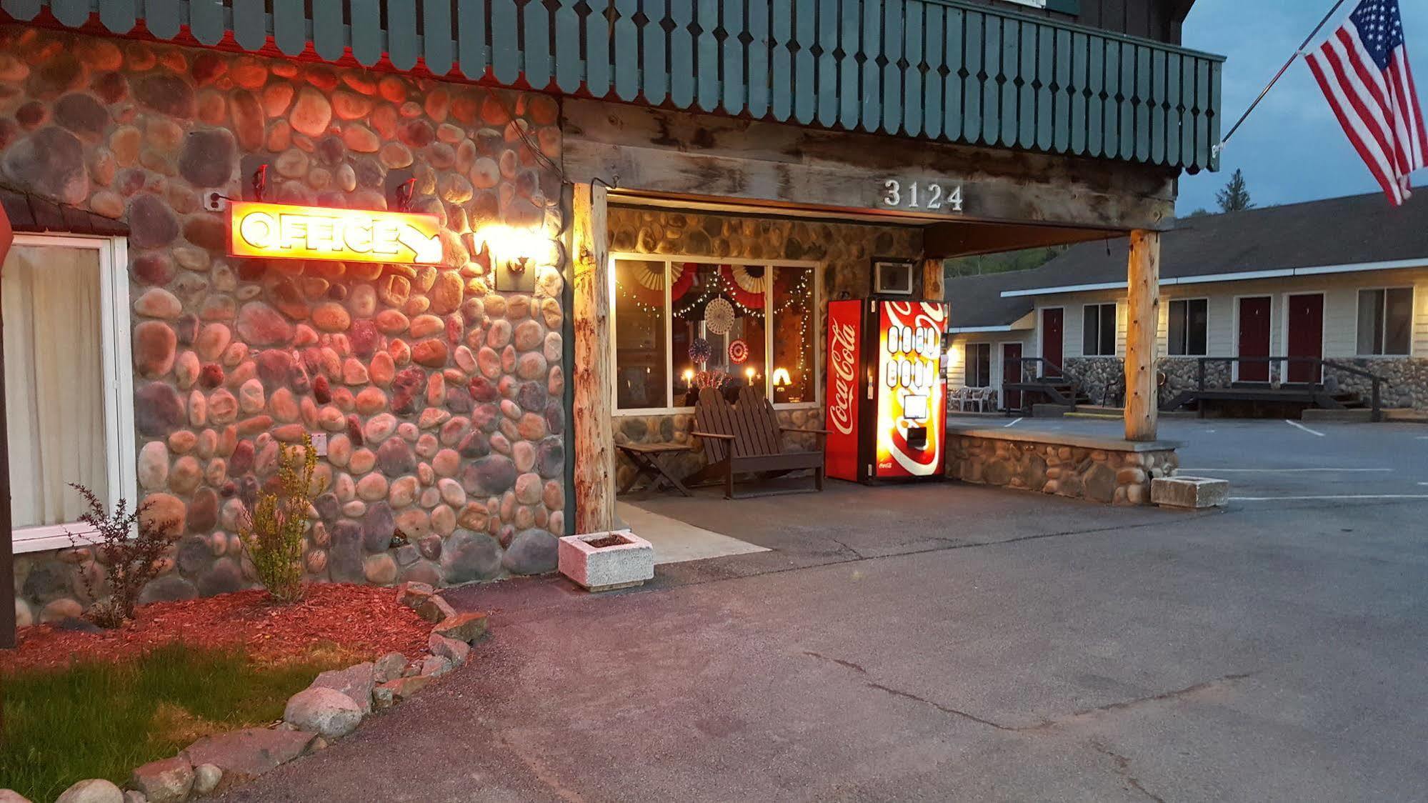 Clark'S Beach Motel Олд-Фордж Экстерьер фото