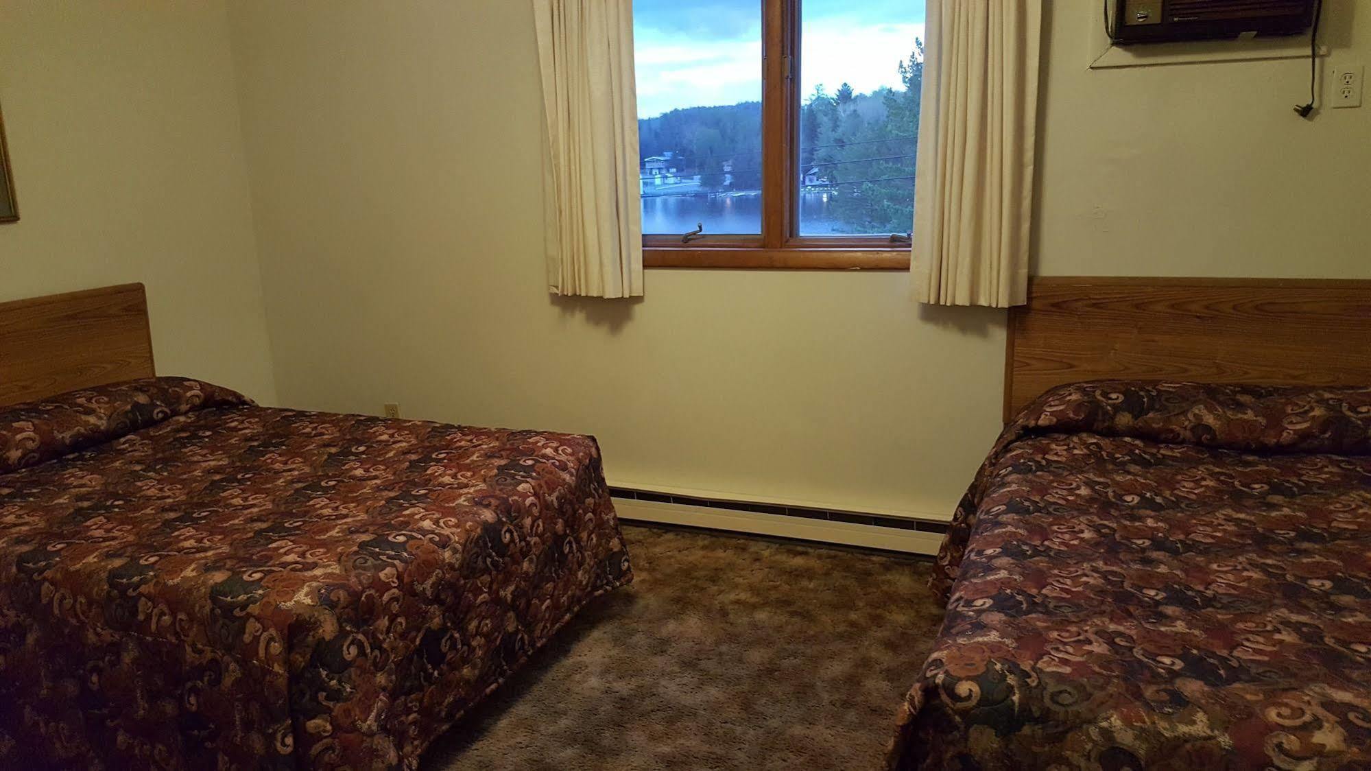 Clark'S Beach Motel Олд-Фордж Экстерьер фото